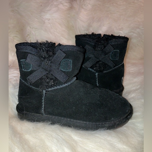 Koolaburra by UGG bow design black ankle booties!! - Picture 6 of 7